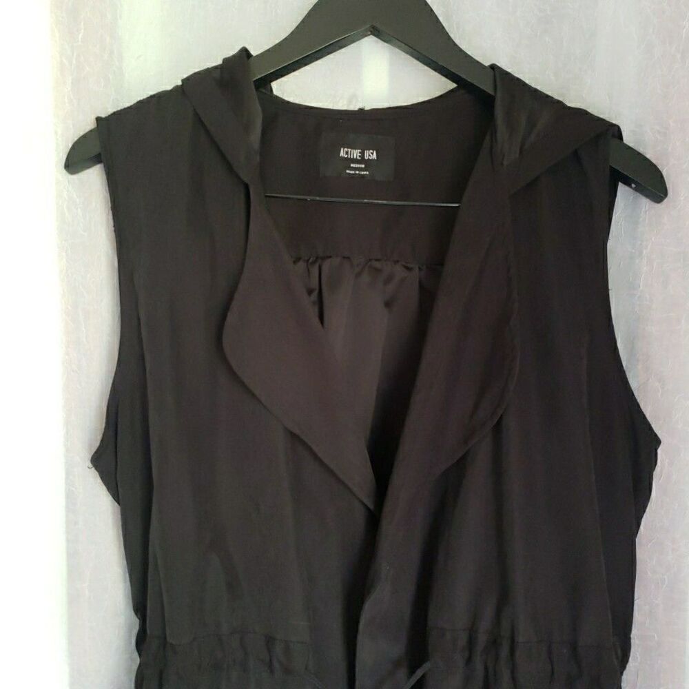 Active USA Hooded Vest Black Sleeveless Women Size M Whimsy Goth Grunge - Picture 2 of 10